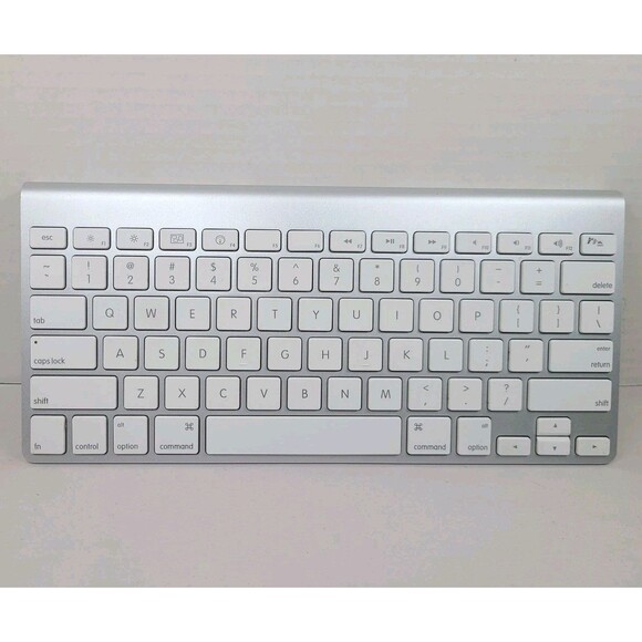 Apple Battery Powered Wireless Keyboard Model A1314 Tested - Picture 1 of 3